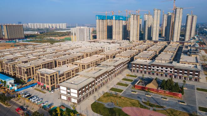 开云 开云体育官网华耀城人气渐旺 各地块建设提速(图1)
