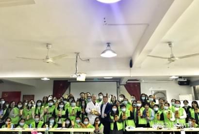 【灵峰金鸡新年贺词】公德关爱暖人心砥砺奋进新征开云体育 开云官网程!(图1)