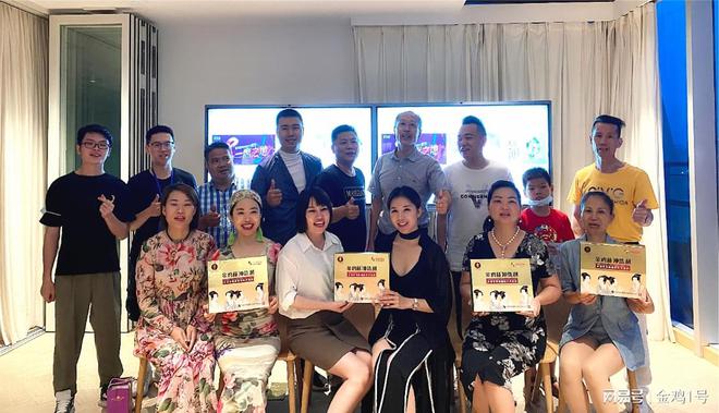 【灵峰金鸡新年贺词】公德关爱暖人心砥砺奋进新征开云体育 开云官网程!(图3)