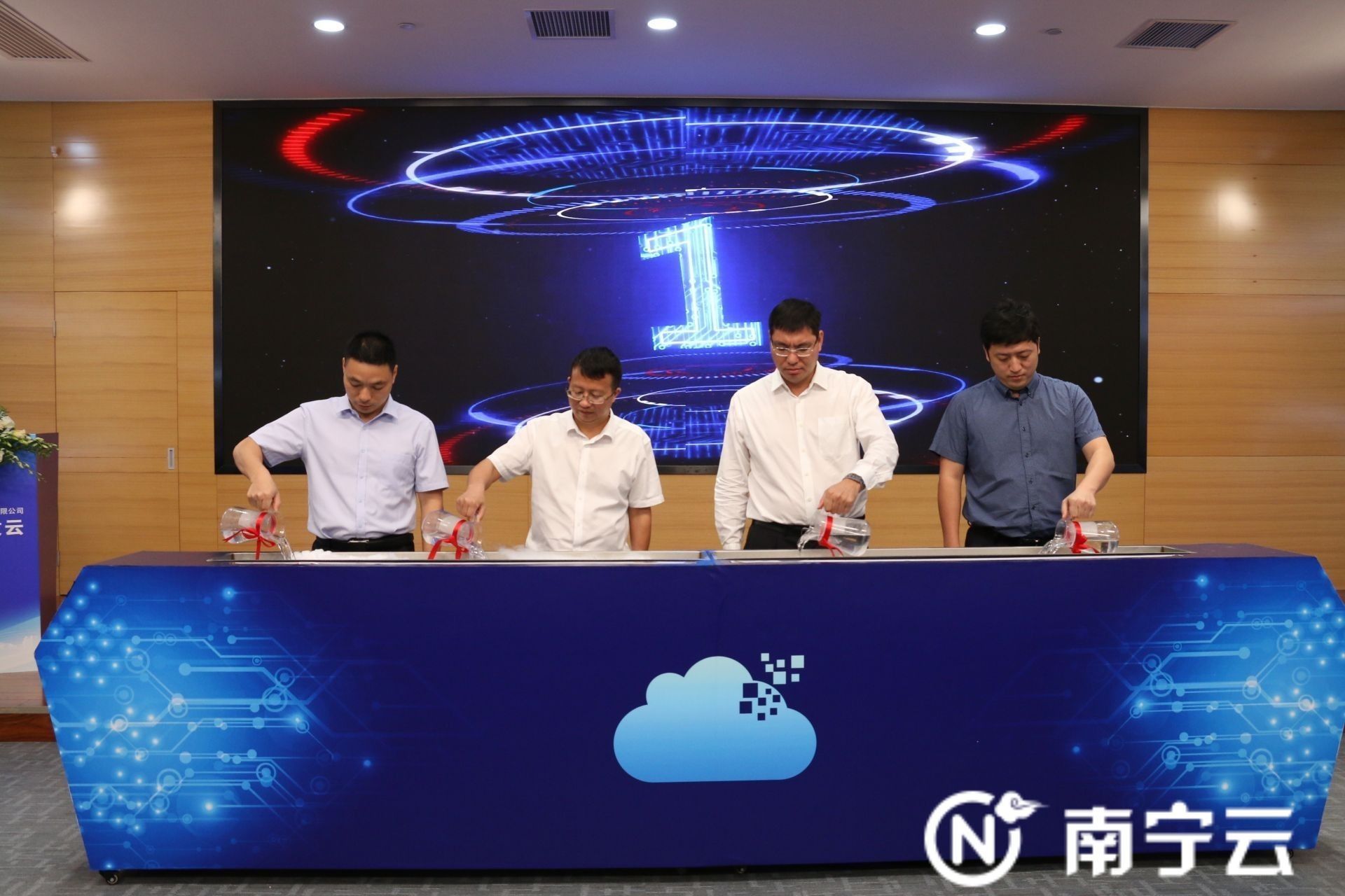 开云体育 开云平台华为（南宁）软件开发云上线 助推“数字南宁”建设(图2)