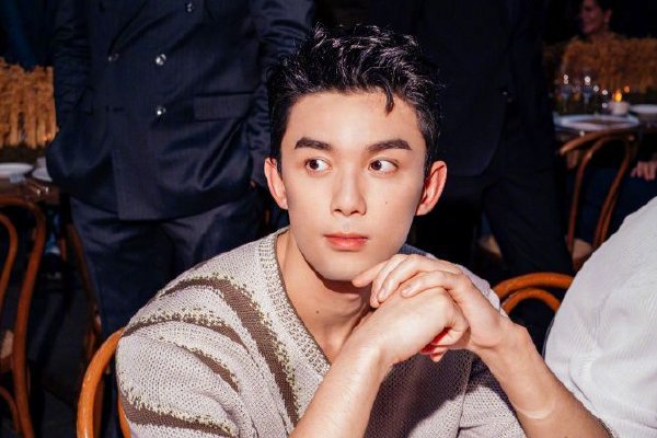原神胡桃闭眼害羞 原神胡桃抱开云体育 开云官网枕开襟图片是什么 - 推荐 -(图4)