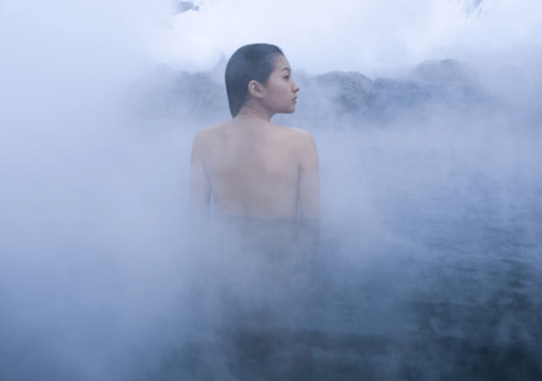 盘点《加勒比海盗》里的大小姐：伊丽莎白参演过的几部大开云APP 开云官网入口尺度电影(图12)