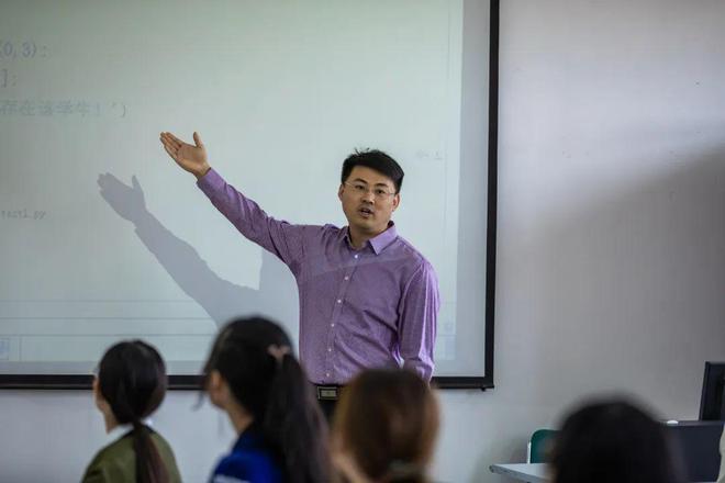 就选商务 信息工程学院等你来！Kaiyun 开云体育(图1)