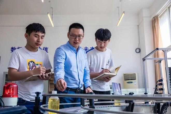就选商务 信息工程学院等你来！Kaiyun 开云体育(图3)
