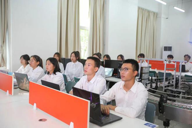 就选商务 信息工程学院等你来！Kaiyun 开云体育(图6)