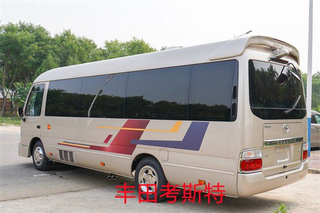 Kaiyun 开云体育丰田考斯特商务房车改造打造实力强劲(图2)