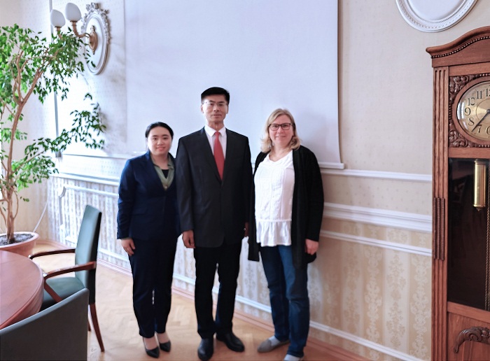 开云 开云体育官网张豫军参赞会见爱沙尼亚工商会对外贸易高级顾问玛朱﹒曼妮克(图1)