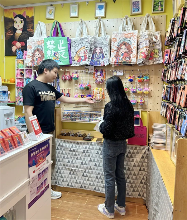 开云APP 开云官网入口青云故事会丨牛大力的画：顺势而为入“青云”(图2)