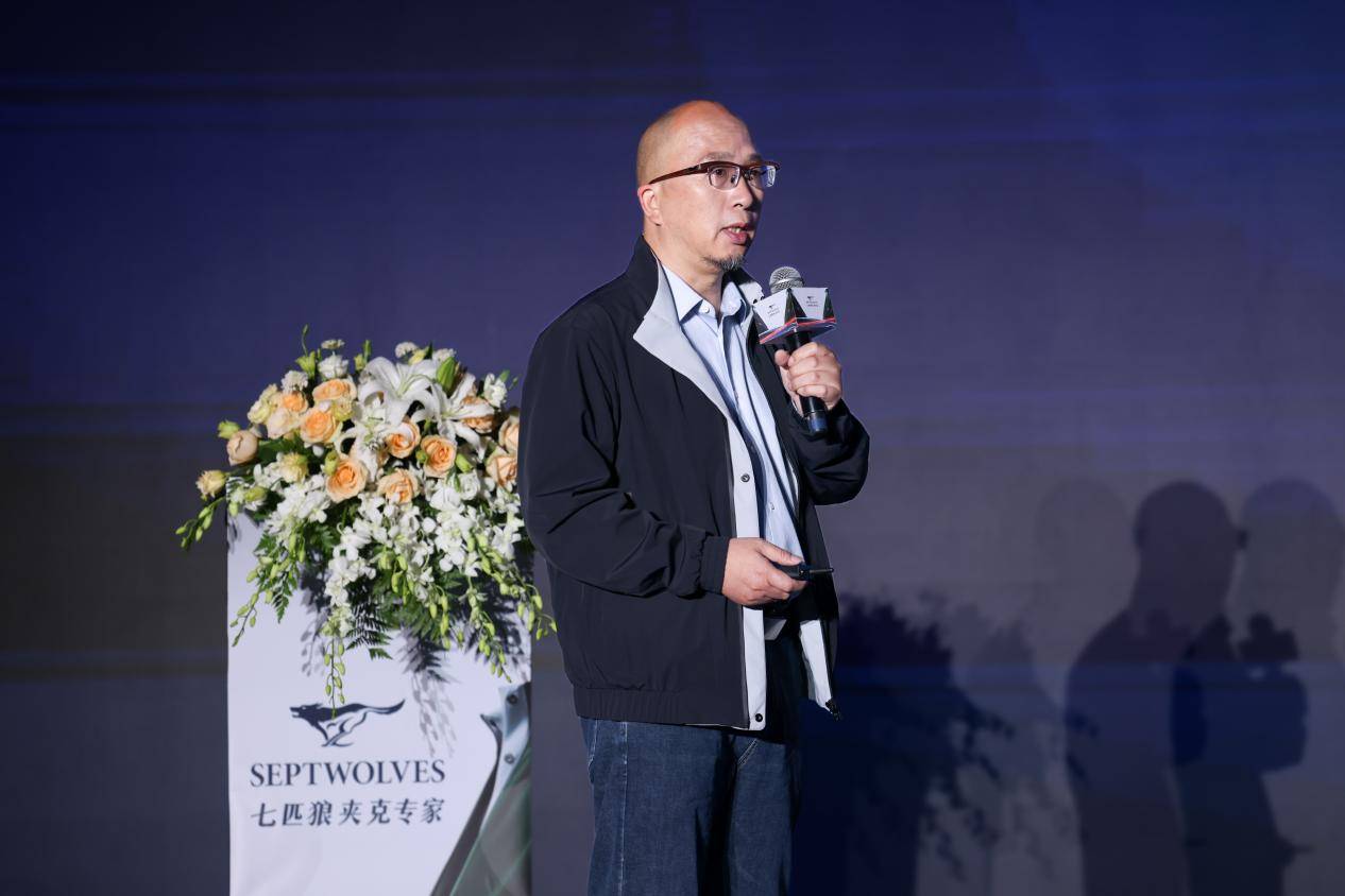 新夹克 新七匹开云APP 开云官网入口狼 用科技武装的“新物种”(图13)