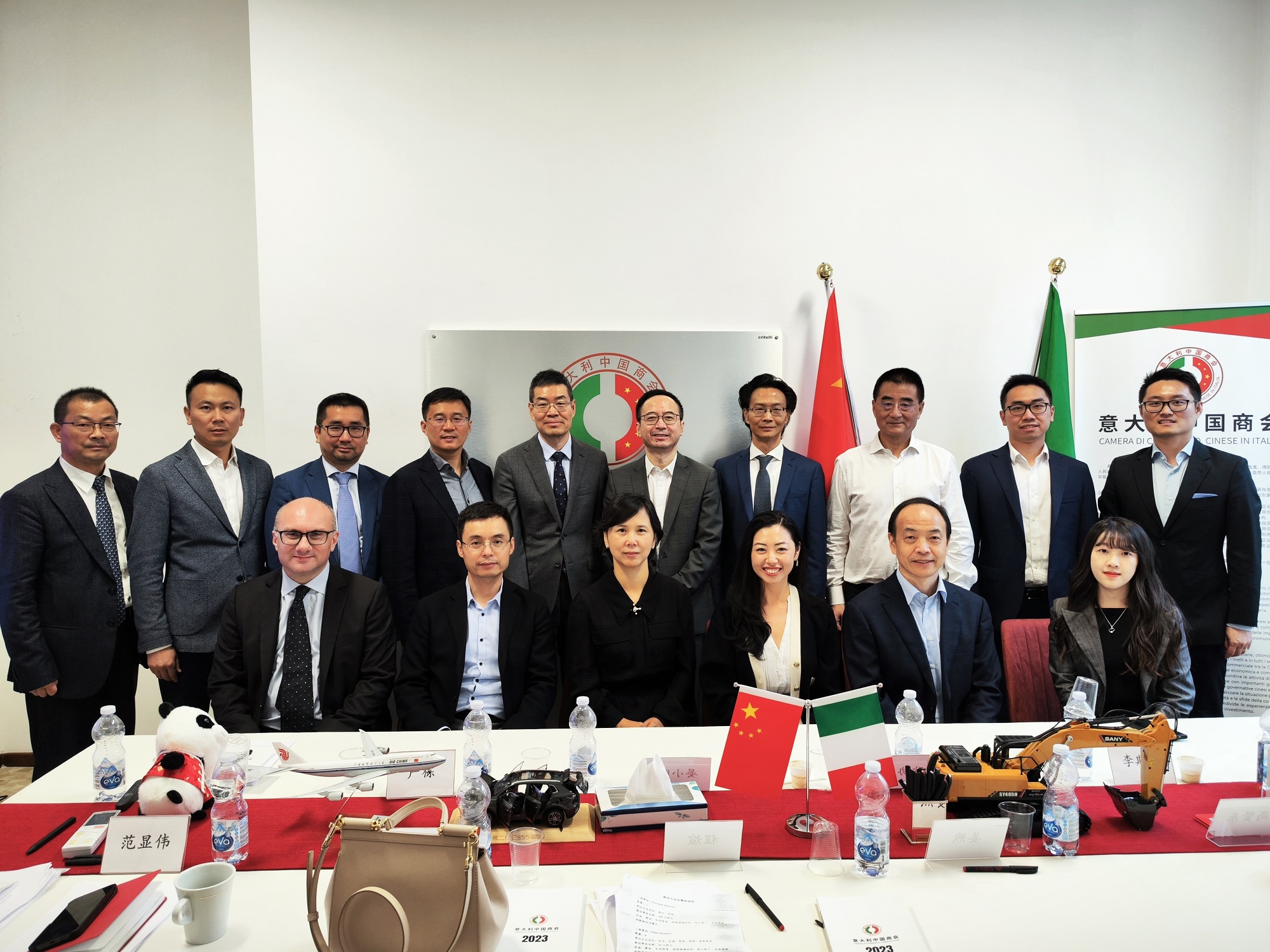 耿协威参赞出席意大利中国商会会长委员会、理事会及会员大会开云体育 开云官网(图1)
