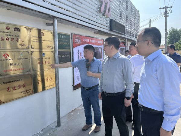 开云体育 开云平台江苏阜宁人大：助推电商发展一路繁花(图2)