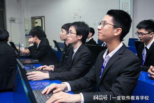 20Kaiyun 开云21年软件开发行业发展趋势如何？小白想入行还来得及么(图2)